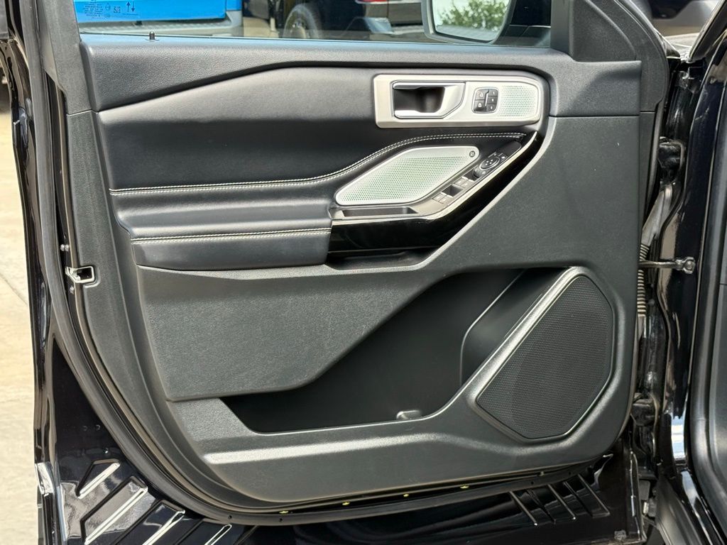 2023 Ford Explorer ST photo 15