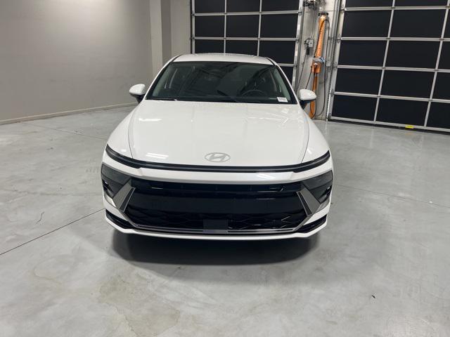 2026 Hyundai Sonata SEL Sport photo 2