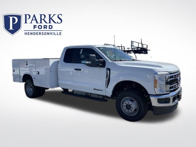 2025 Ford F-350 Super Duty Chassis Cab XL's photo