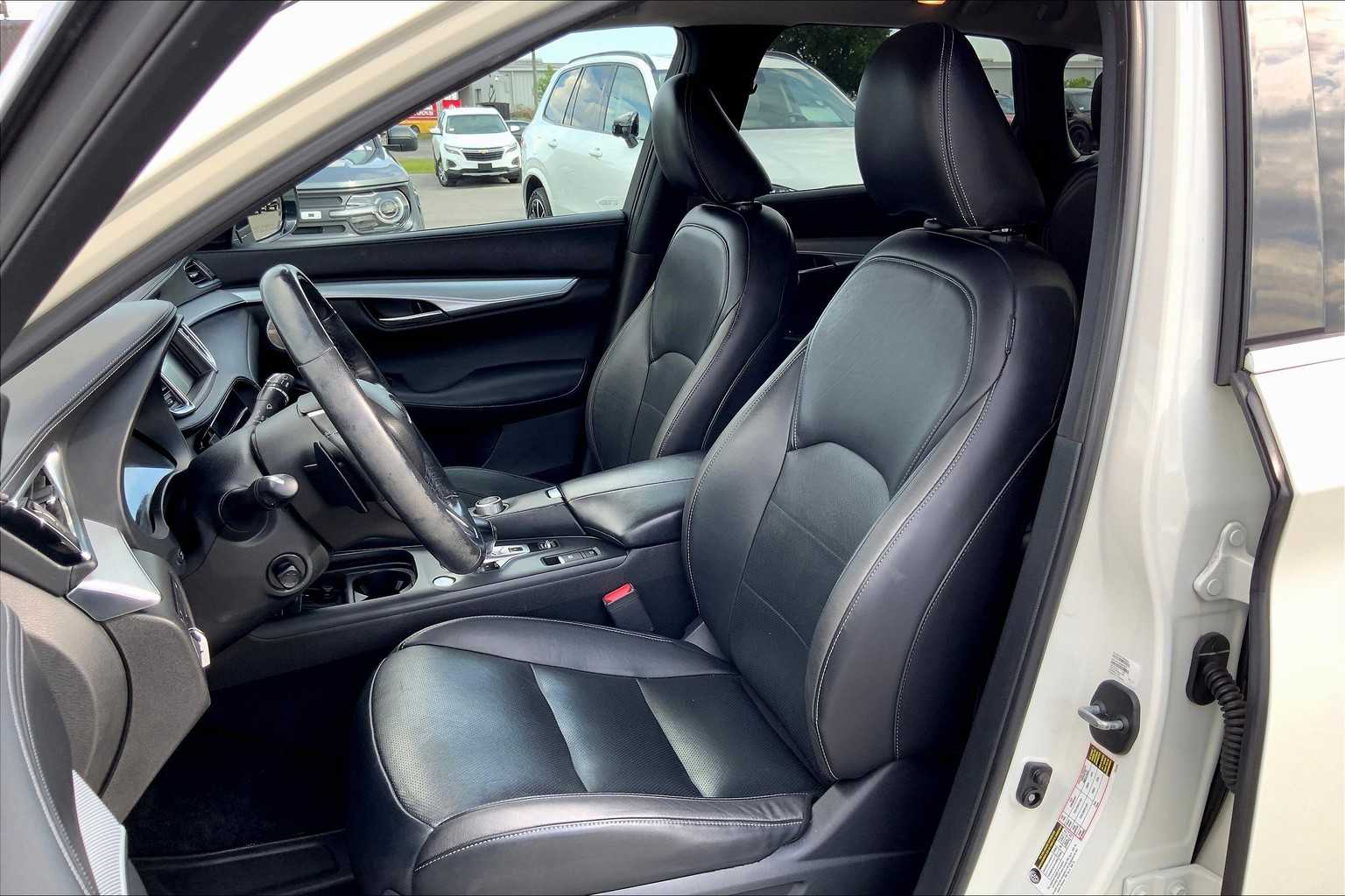 2019 Infiniti QX50 Essential photo 7