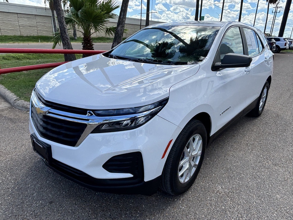 2023 Chevrolet Equinox LS photo 3