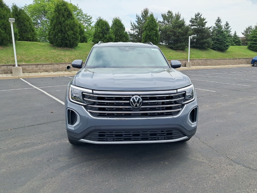 2025 Volkswagen Atlas SE Technology photo 2
