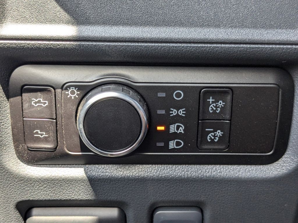 2025 Ford F-150 Lightning Platinum photo 25
