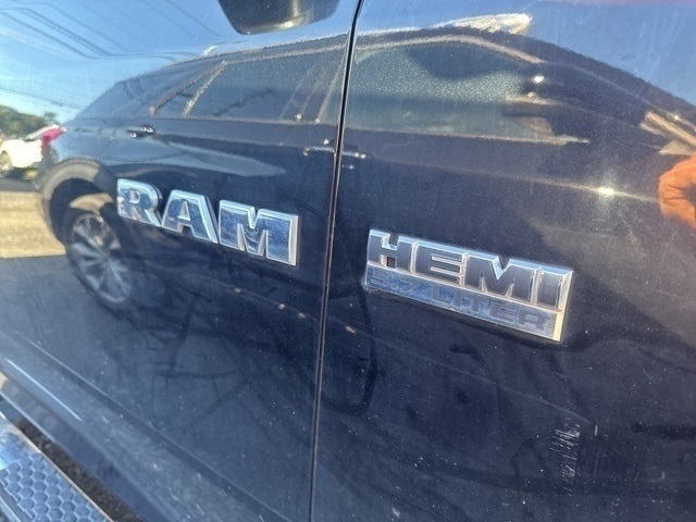 2009 Dodge Ram SLT photo 2