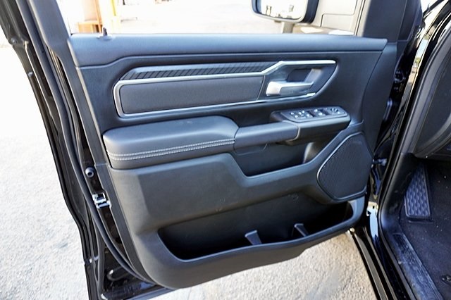 New 2025 Diamond Black Crystal Pearl-Coat Exterior Paint RAM Big Horn/Lone Star image 29
