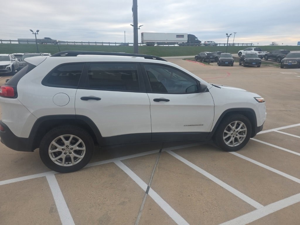 2017 Jeep Cherokee Sport's photo