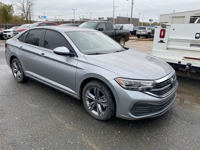 2024 Volkswagen Jetta SE's photo