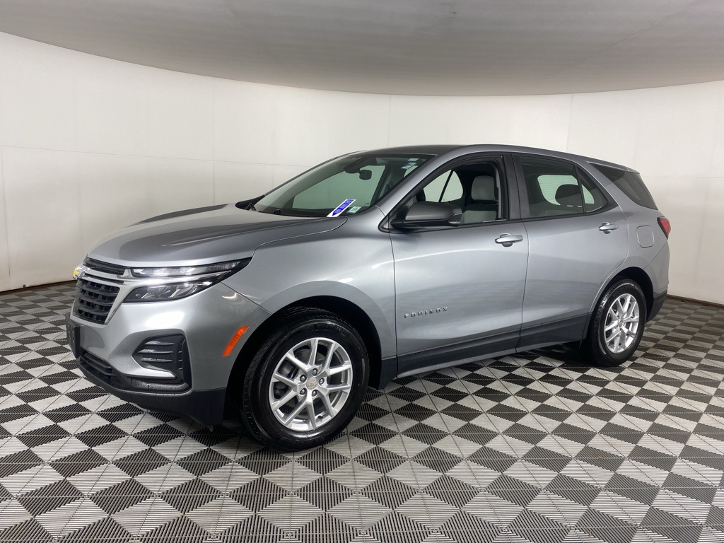 2024 Chevrolet Equinox LS photo 3