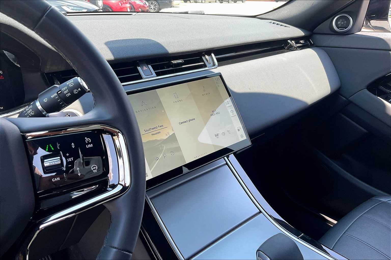 2024 Land Rover Range Rover Evoque S photo 3