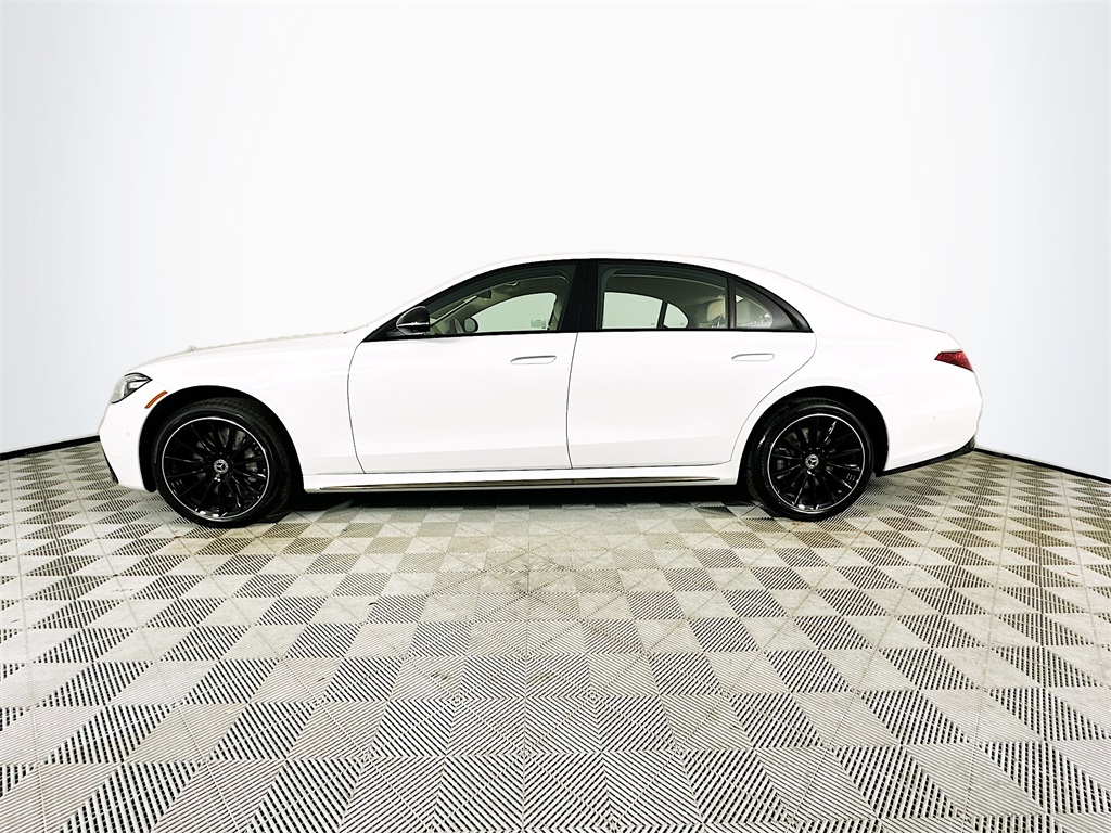 2025 Mercedes Benz S 580 4MATIC photo 4