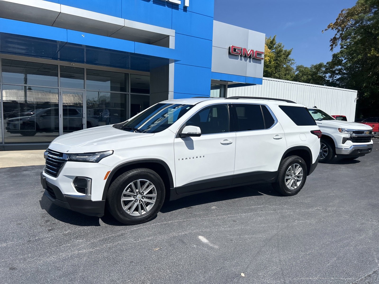 2023 Chevrolet Traverse Cloth photo 3