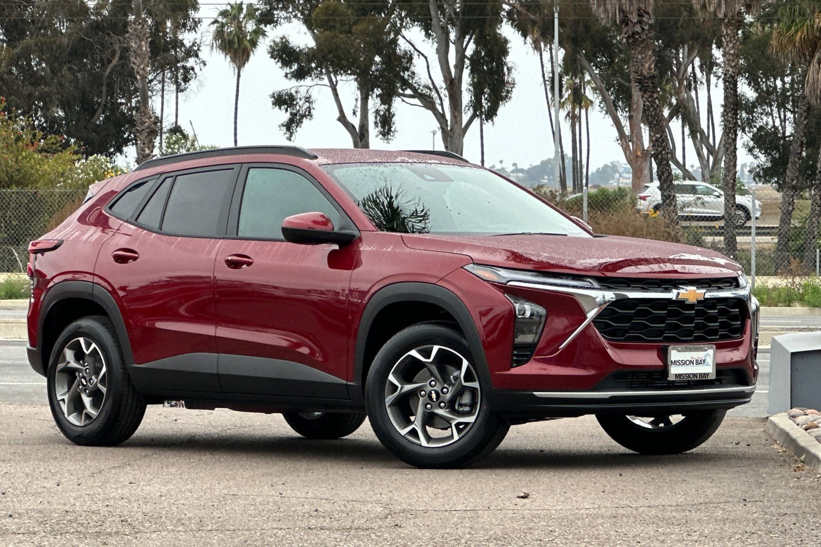 2025 Chevrolet Trax LT photo 2