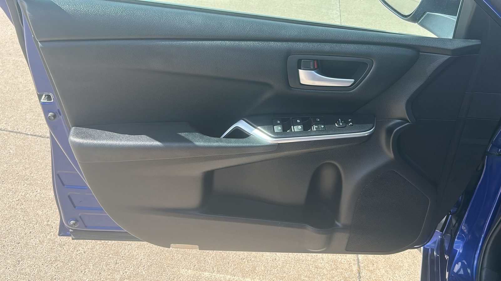 2016 Toyota Camry photo 13