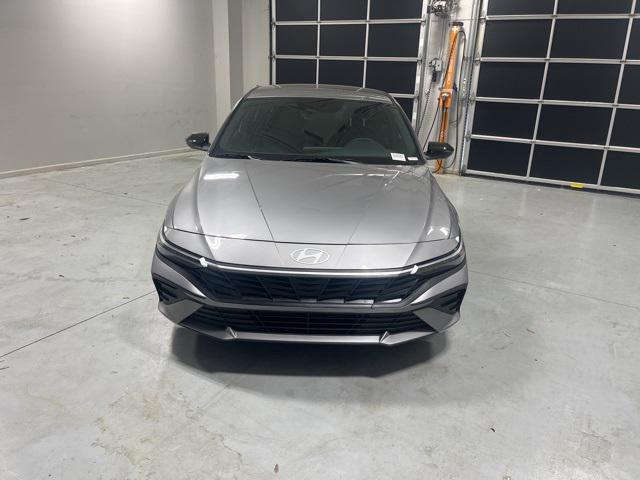 2025 Hyundai Elantra Hybrid SEL Sport photo 2