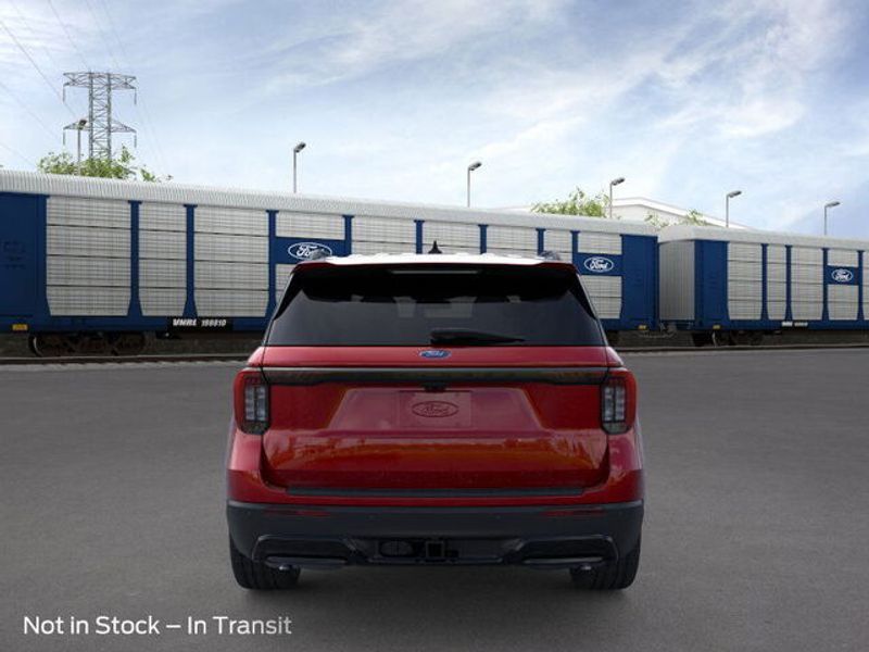 2025 Ford Explorer ST-Line photo 3