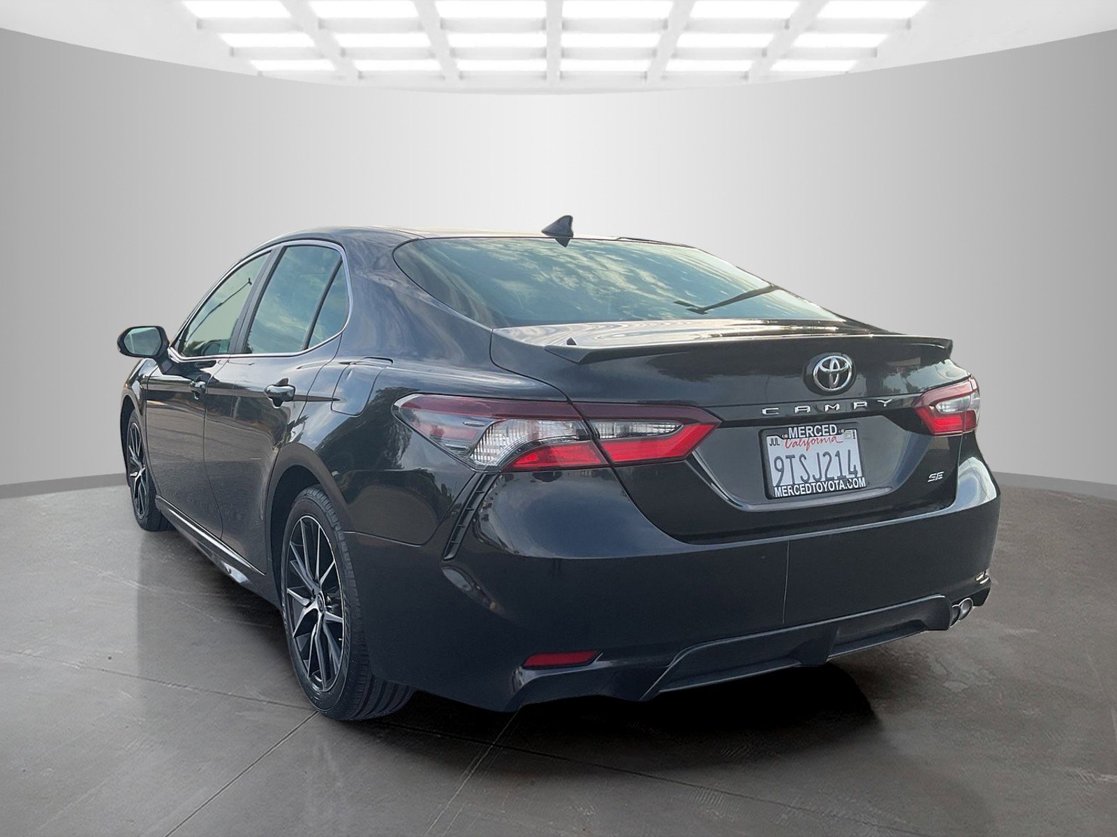 2021 Toyota Camry SE photo 5