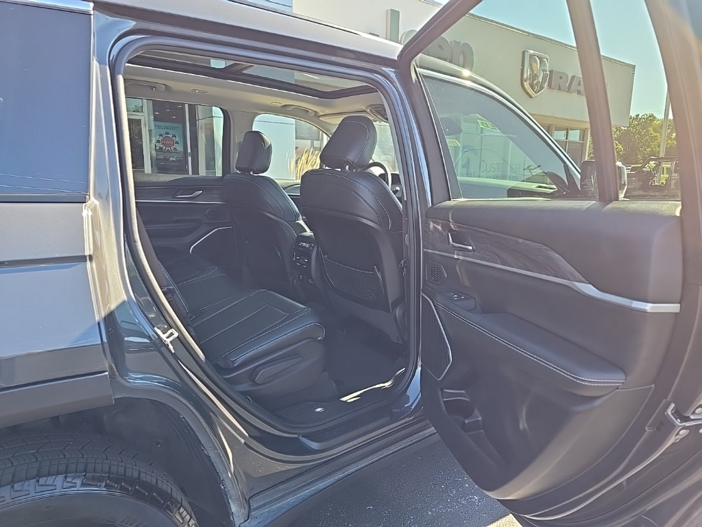 2022 Jeep Grand Cherokee Limited photo 13
