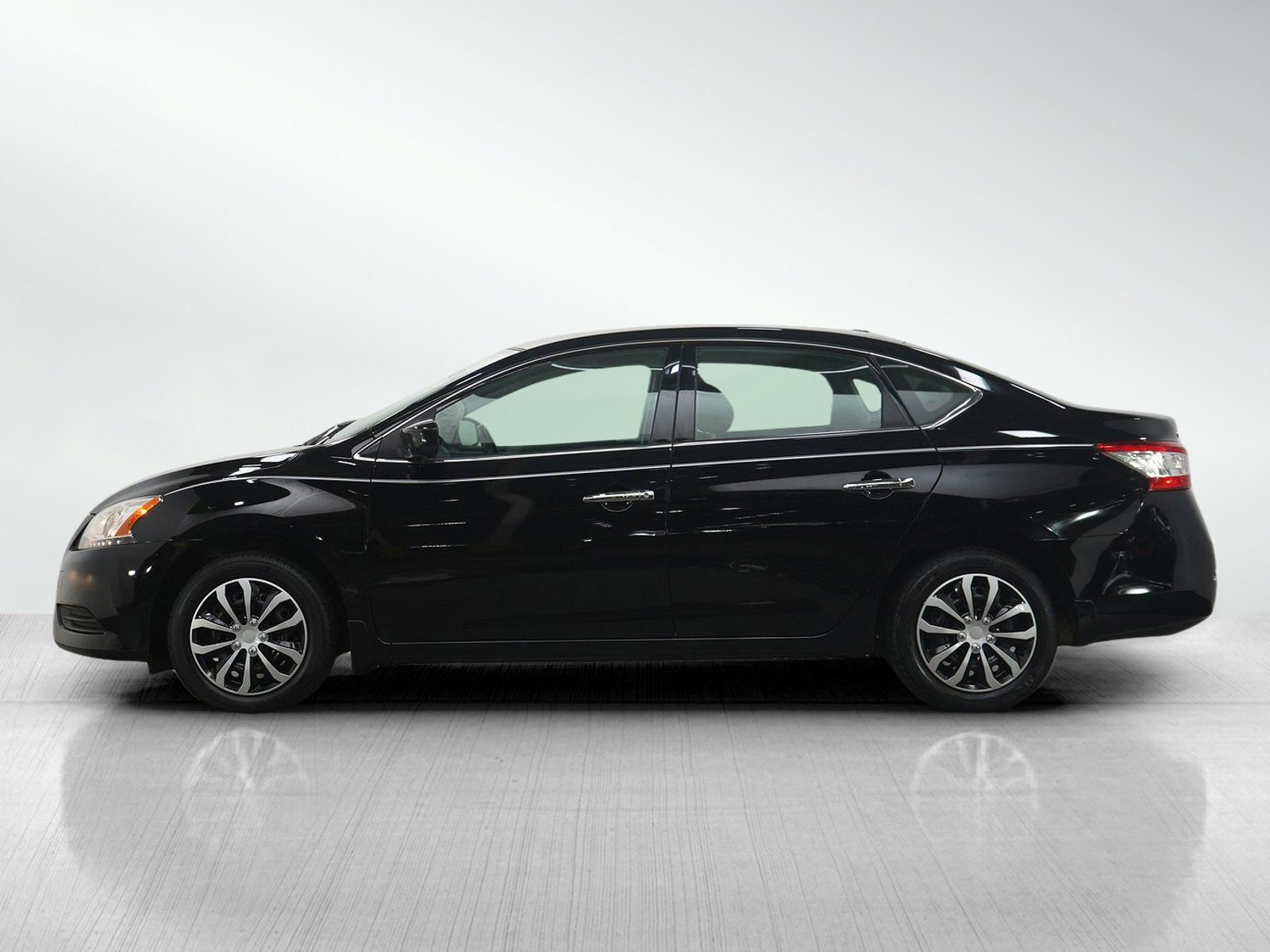 Used 2014 Nissan Sentra SV with VIN 3N1AB7AP4EY275048 for sale in Burnsville, Minnesota