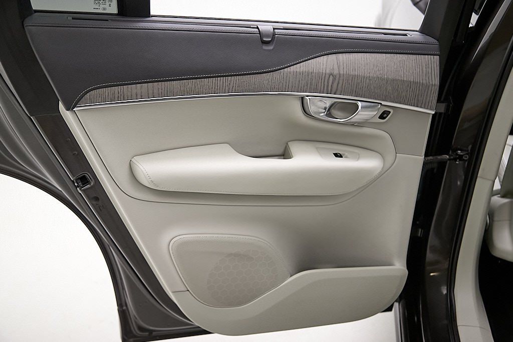 2023 VOLVO XC90 - Image 20