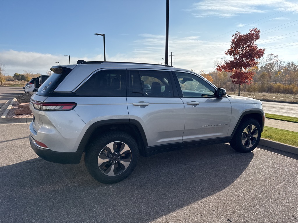 2024 Jeep Cherokee 4xe Base photo 4