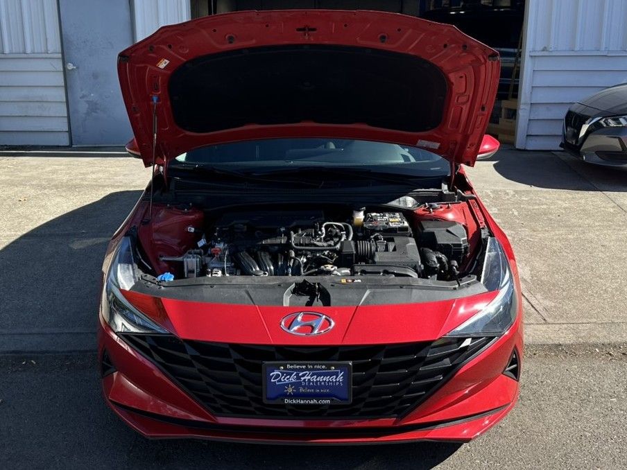 2023 Hyundai Elantra SEL photo 4