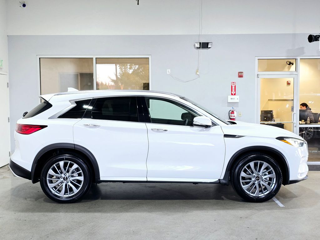 2025 Infiniti QX50 Luxe AWD photo 4