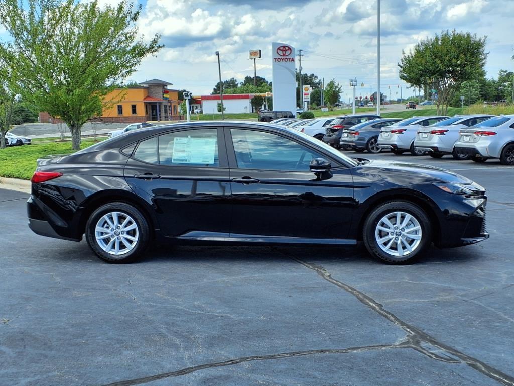 2025 Toyota Camry LE photo 7