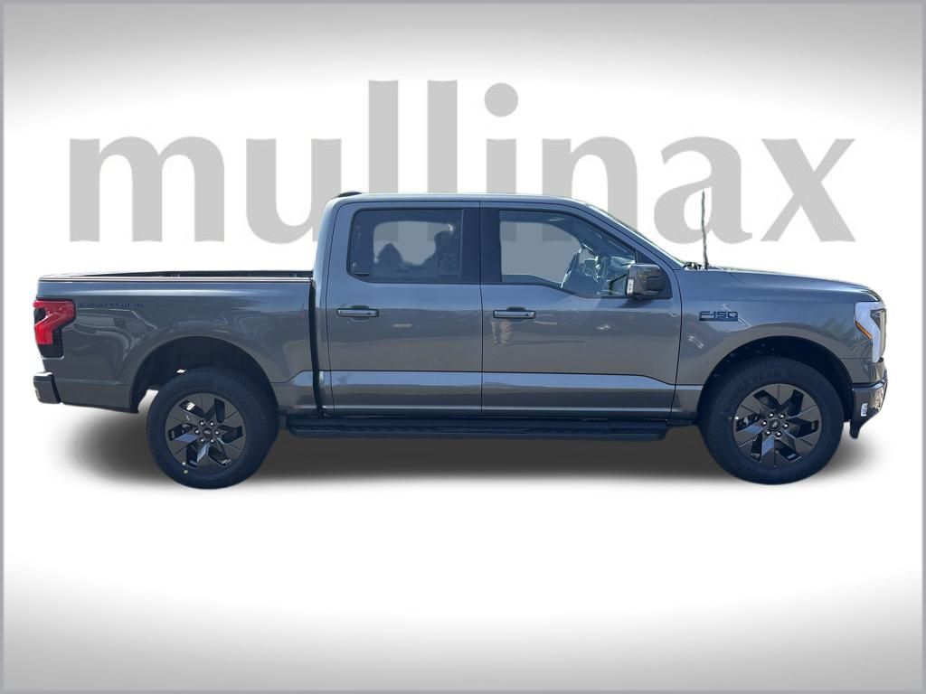 2025 Ford F-150 Lightning Lariat photo 2