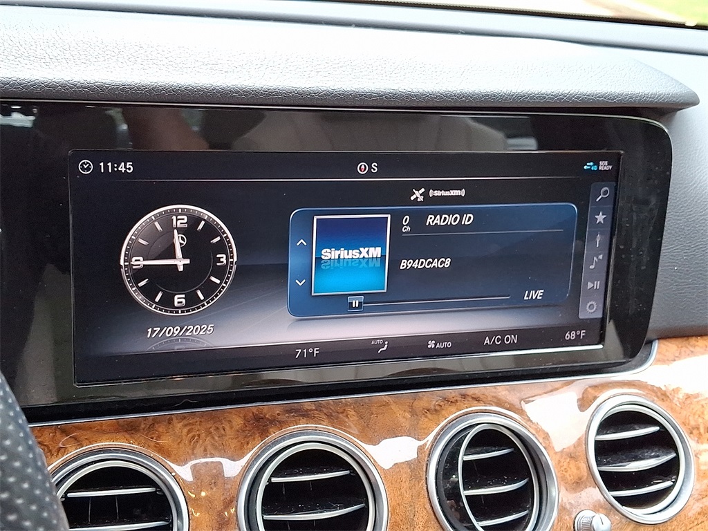 2018 Mercedes Benz E 300 4MATIC Sedan photo 18