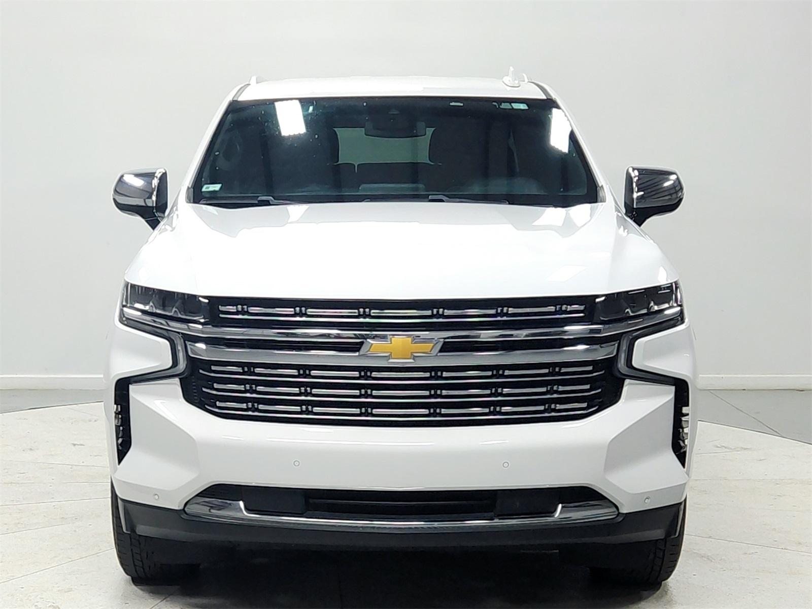 2023 Chevrolet Suburban Premier photo 2
