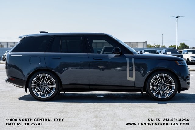 2025 Land Rover Range Rover SE photo 3