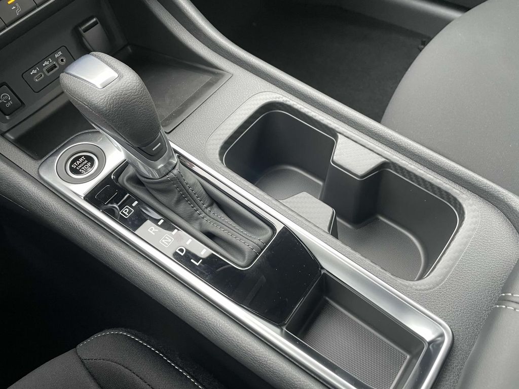 2025 Nissan Sentra SV photo 29