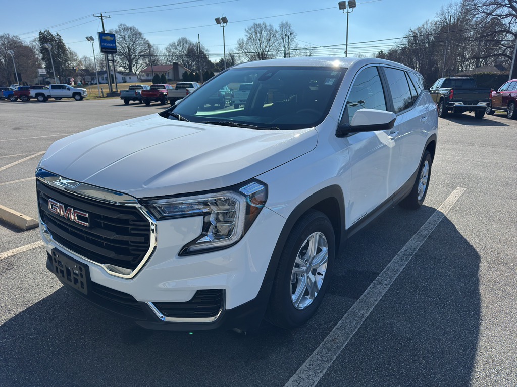 2024 GMC Terrain SLE's photo