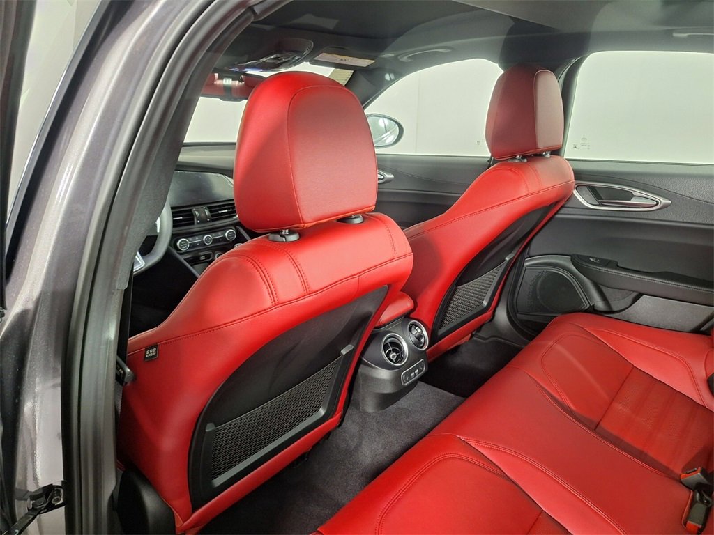 2025 Alfa Romeo Giulia Base photo 13
