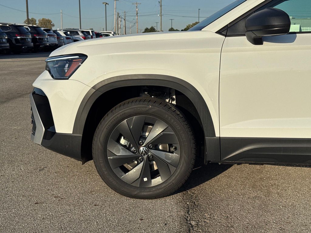 2025 Volkswagen Taos S photo 4