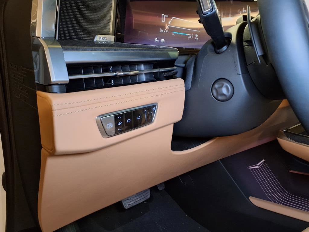 2025 Cadillac Escalade IQ Luxury photo 17