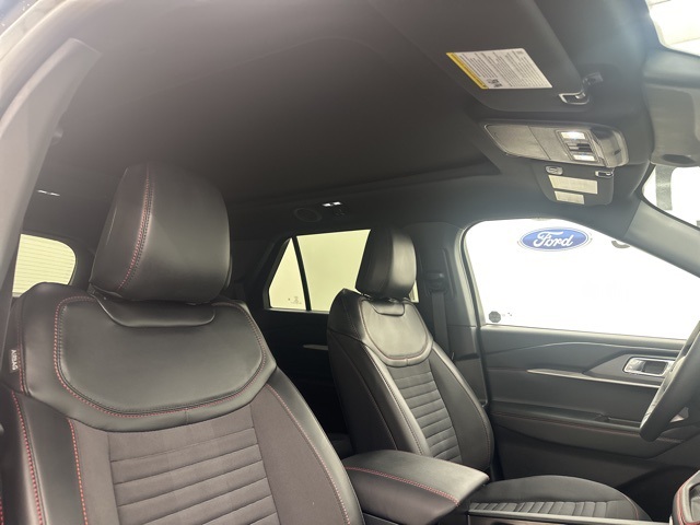 2025 Ford Explorer ST-Line photo 22
