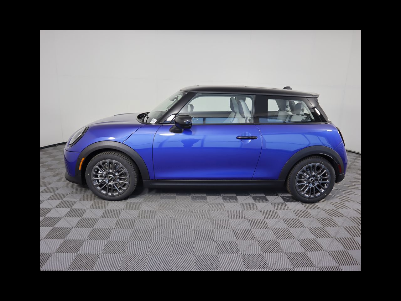 2025 Mini Cooper 2 Door Hardtop Signature photo 8