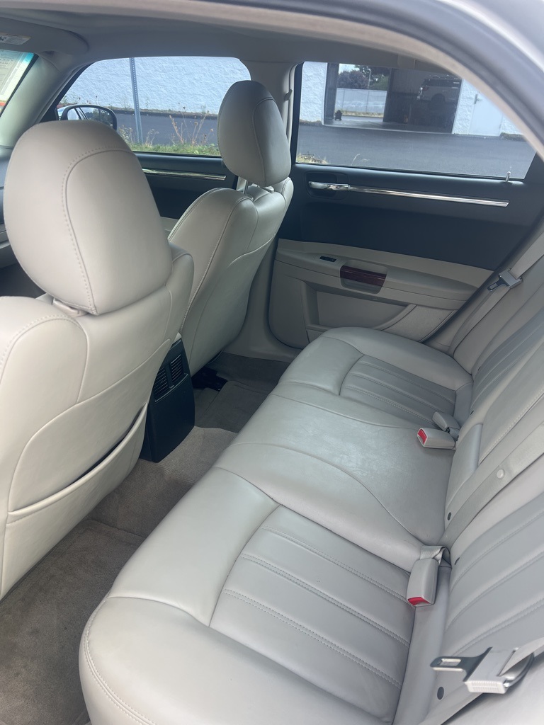 2006 Chrysler 300 C Base photo 16