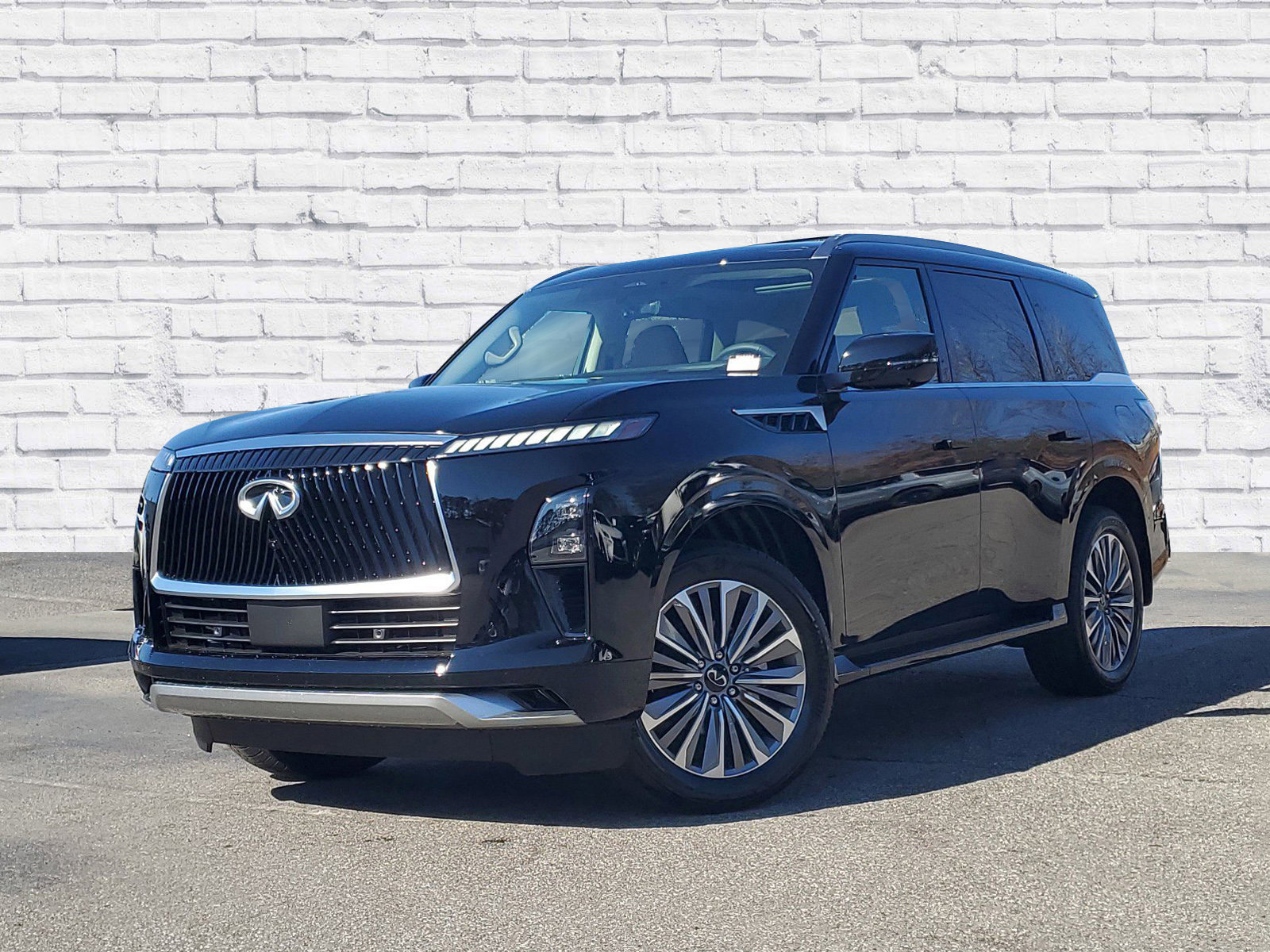 2025 Infiniti QX80 Luxe photo 2