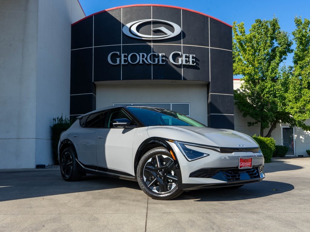 2025 Kia EV6 Wind's photo