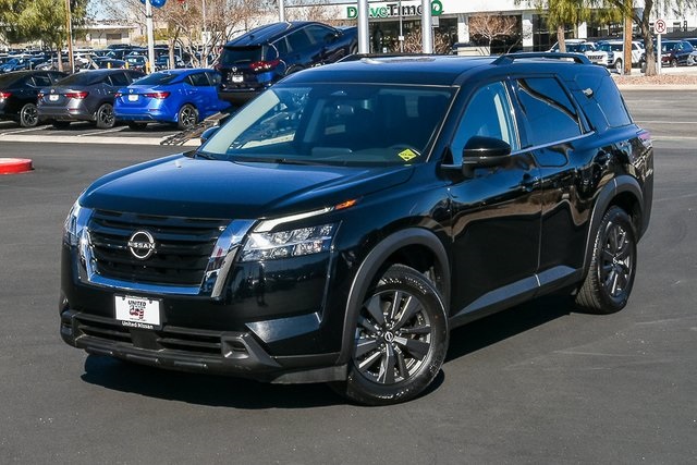 2025 Nissan Pathfinder SV