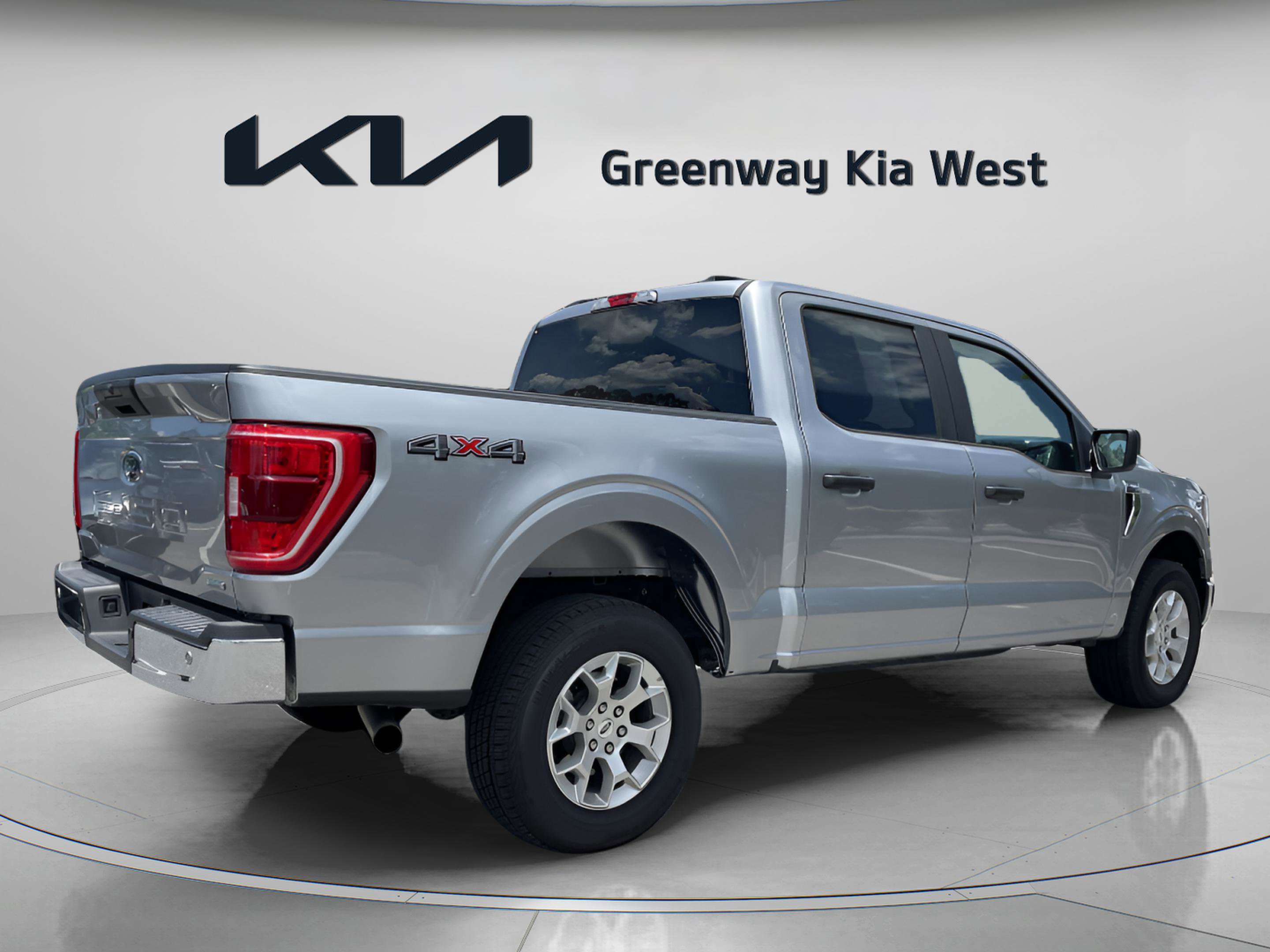 2023 Ford F-150 XLT photo 3