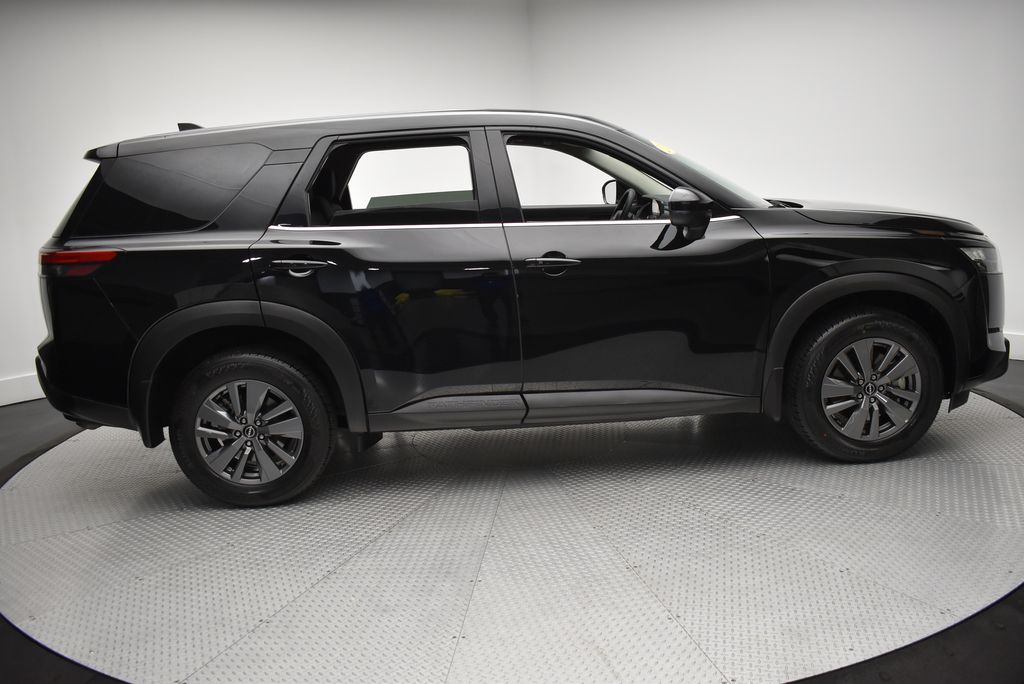 2024 Nissan Pathfinder S photo 4