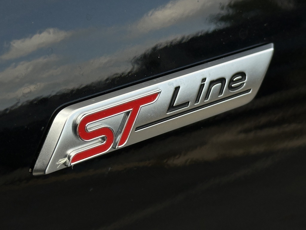2023 Ford Escape ST-Line photo 4