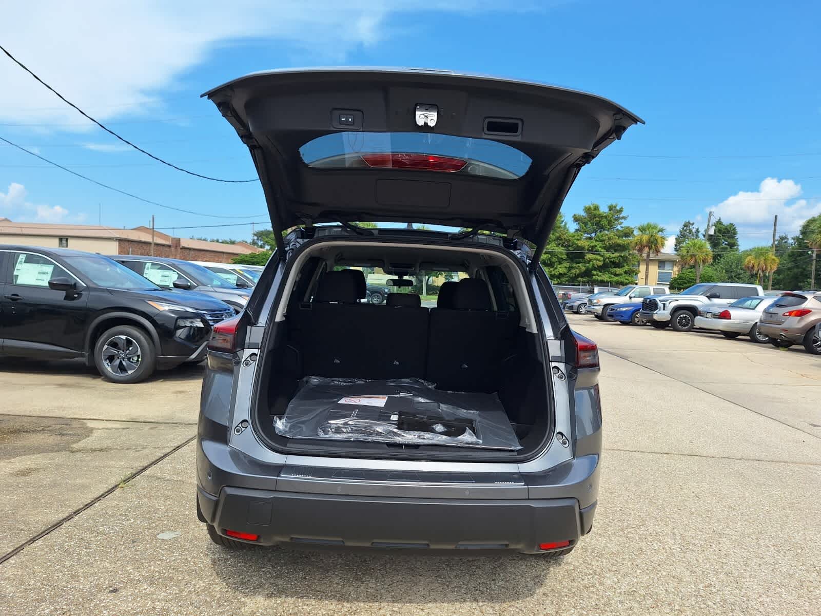 2026 Nissan Rogue SV photo 25
