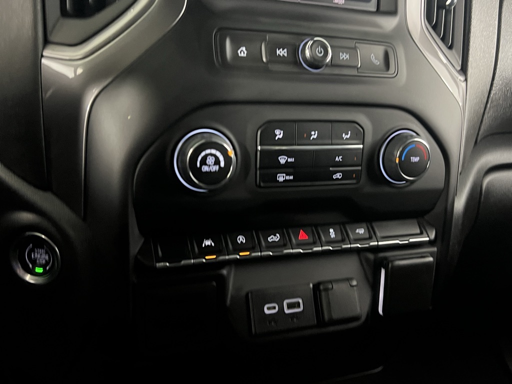 2022 Chevrolet Silverado 1500 Custom photo 11