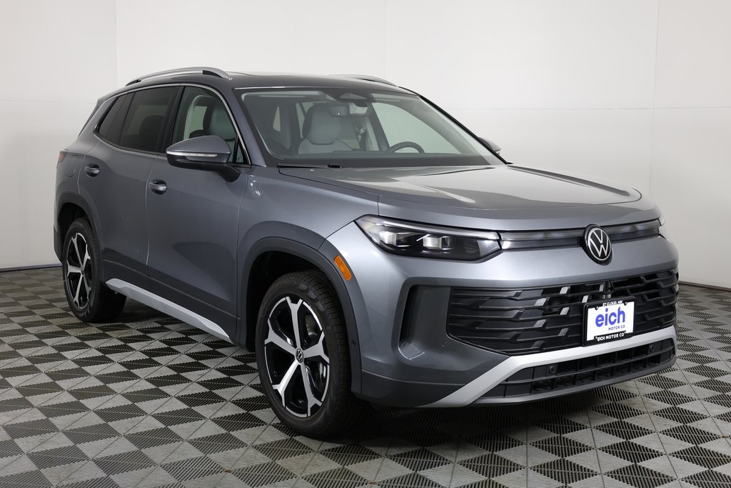 2025 Volkswagen Tiguan SE's photo