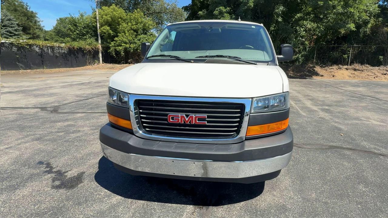 2023 Gmc Savana Cargo 2500 photo 3