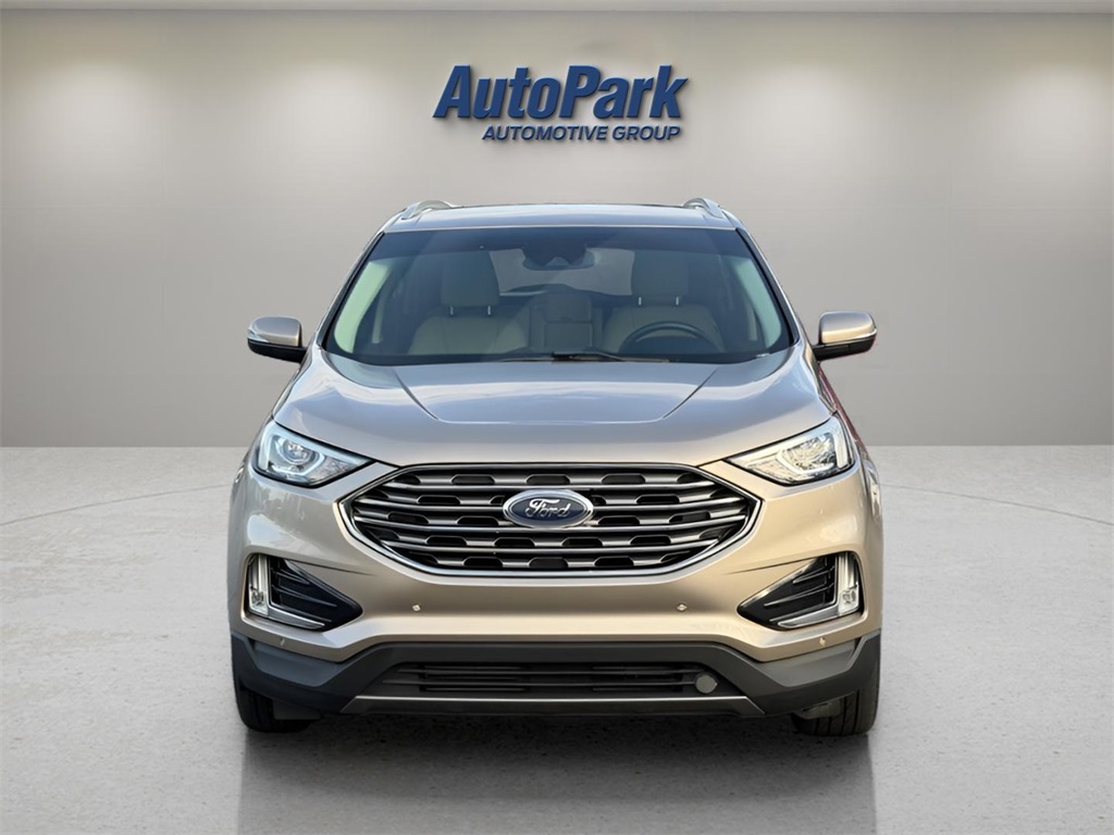 2020 Ford Edge Titanium photo 2